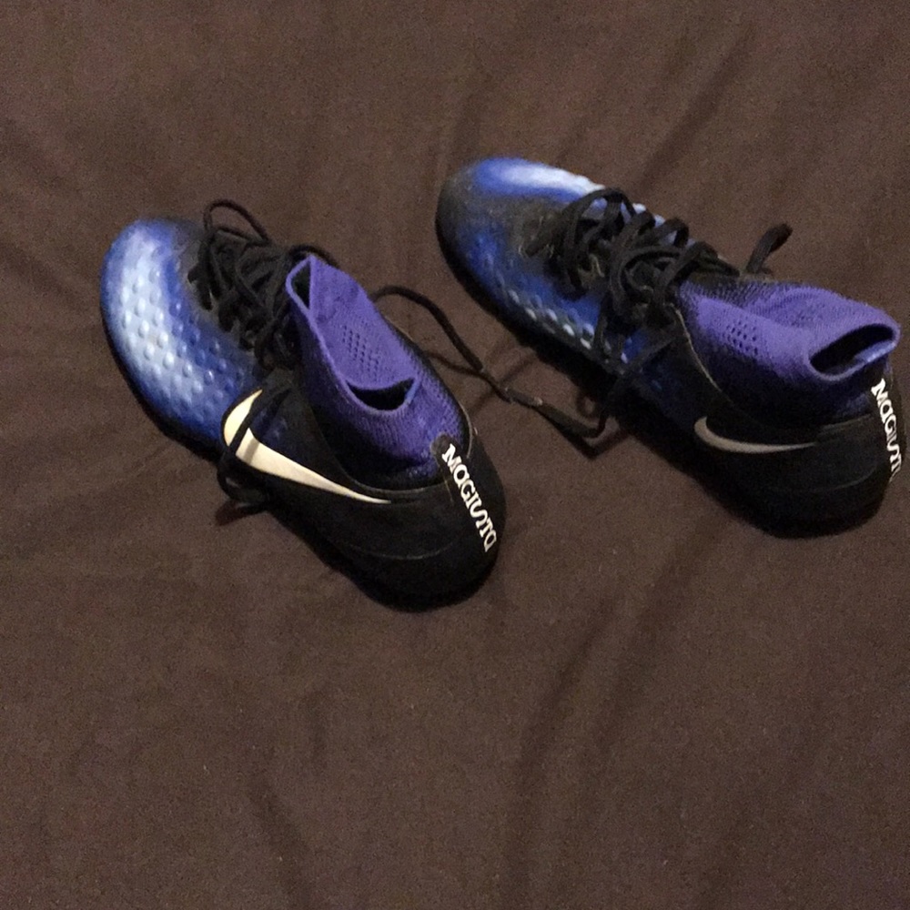 Kids soccer cleats with ankle support